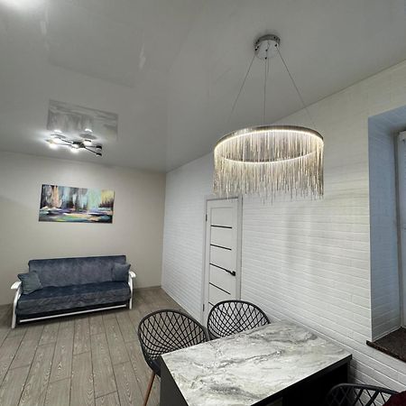 Vip Apartment У Центрі Міста, Новобуджк Театральний,Дуже Простора Rivne Ngoại thất bức ảnh