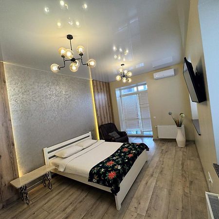 Vip Apartment У Центрі Міста, Новобуджк Театральний,Дуже Простора Rivne Ngoại thất bức ảnh