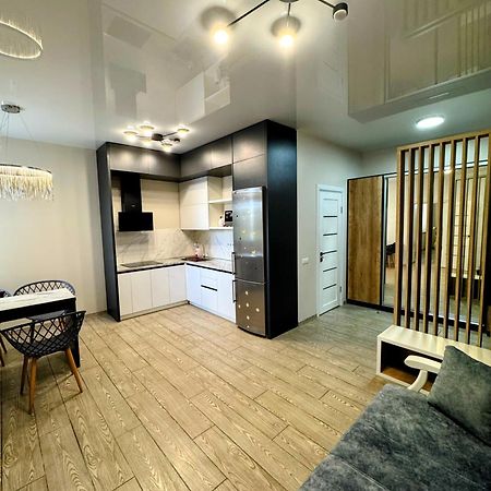 Vip Apartment У Центрі Міста, Новобуджк Театральний,Дуже Простора Rivne Ngoại thất bức ảnh