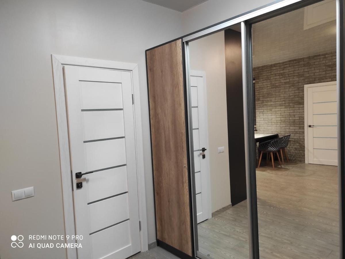 Vip Apartment У Центрі Міста, Новобуджк Театральний,Дуже Простора Rivne Ngoại thất bức ảnh