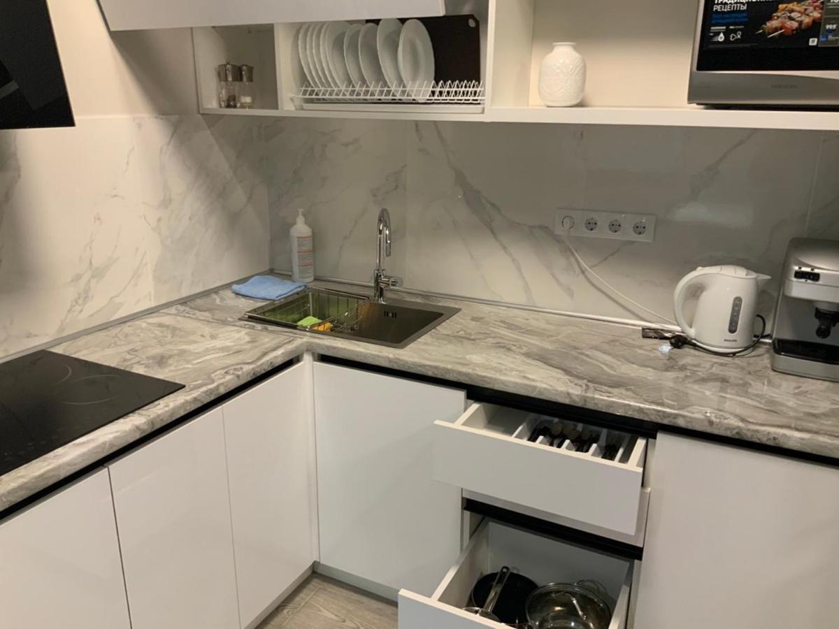 Vip Apartment У Центрі Міста, Новобуджк Театральний,Дуже Простора Rivne Ngoại thất bức ảnh