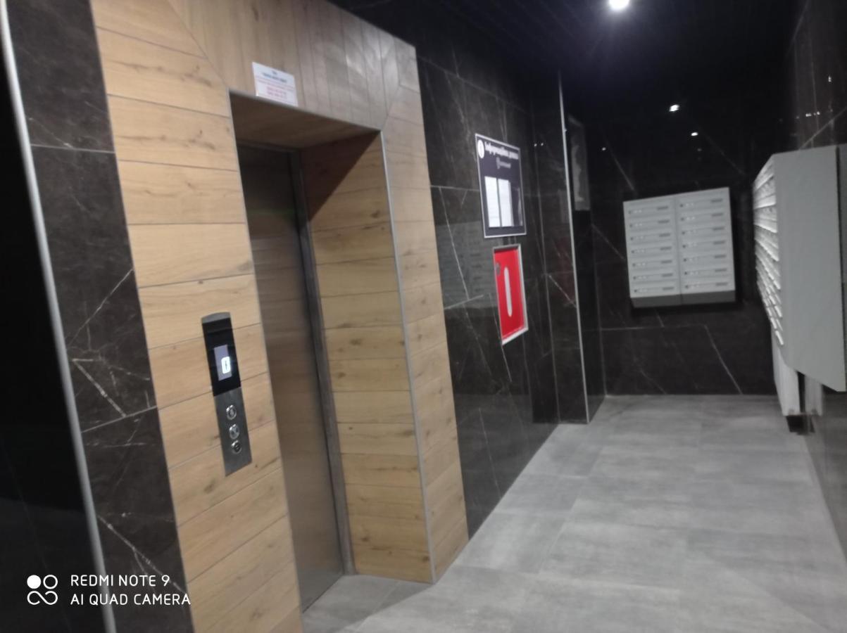 Vip Apartment У Центрі Міста, Новобуджк Театральний,Дуже Простора Rivne Ngoại thất bức ảnh
