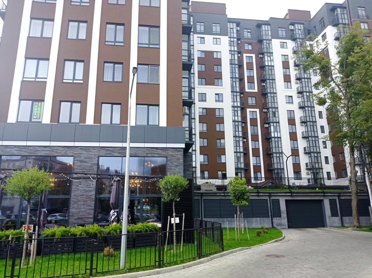 Vip Apartment У Центрі Міста, Новобуджк Театральний,Дуже Простора Rivne Ngoại thất bức ảnh