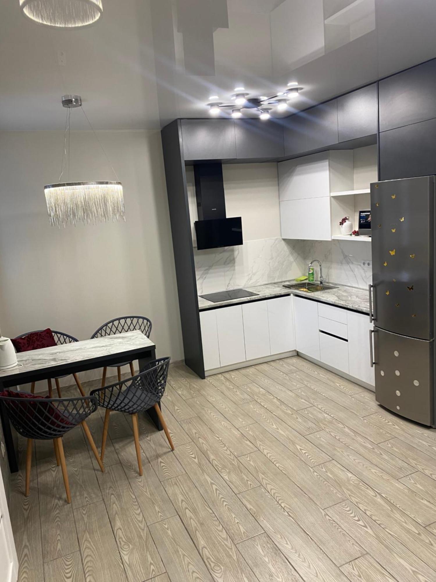 Vip Apartment У Центрі Міста, Новобуджк Театральний,Дуже Простора Rivne Ngoại thất bức ảnh