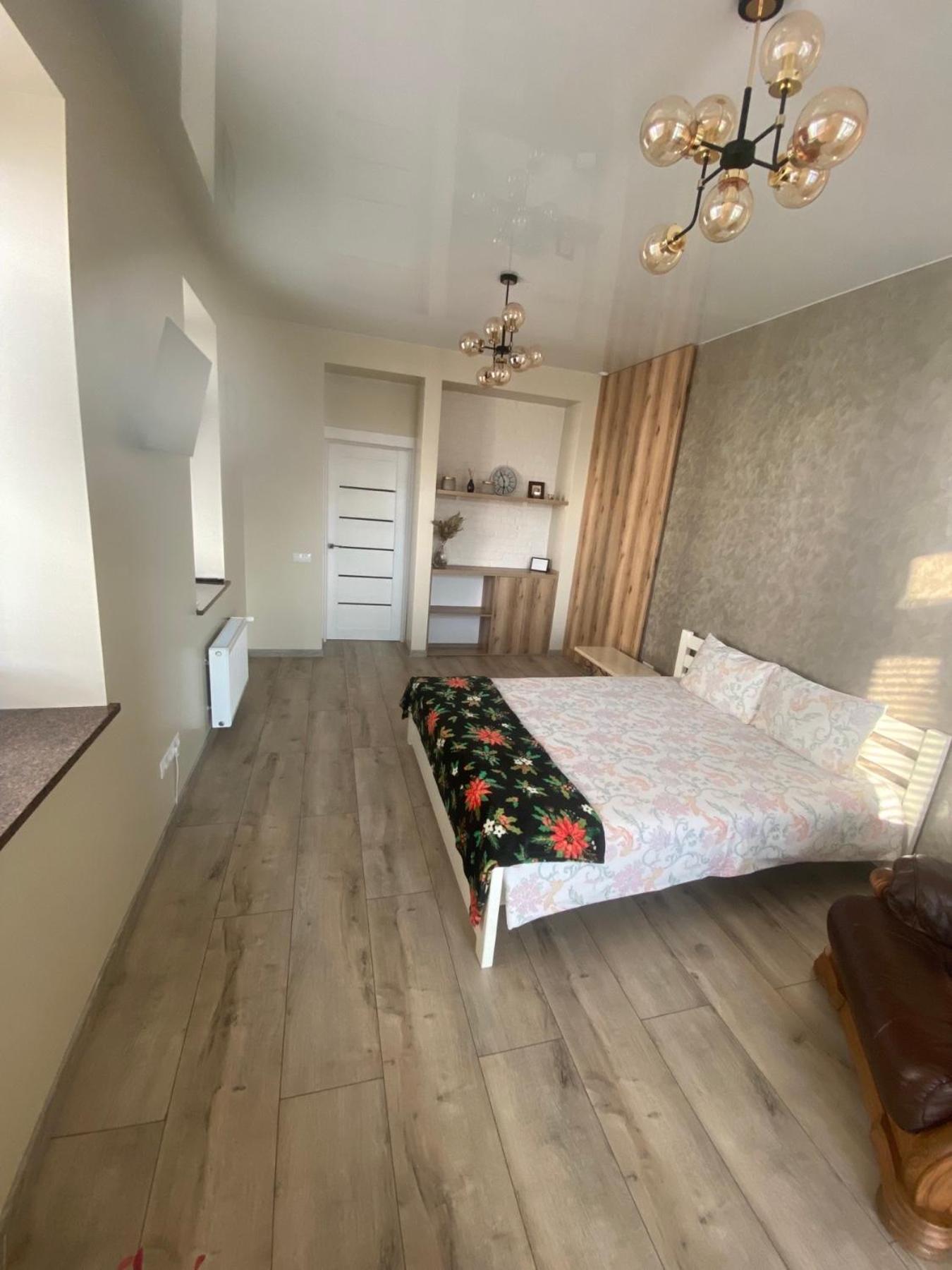Vip Apartment У Центрі Міста, Новобуджк Театральний,Дуже Простора Rivne Ngoại thất bức ảnh