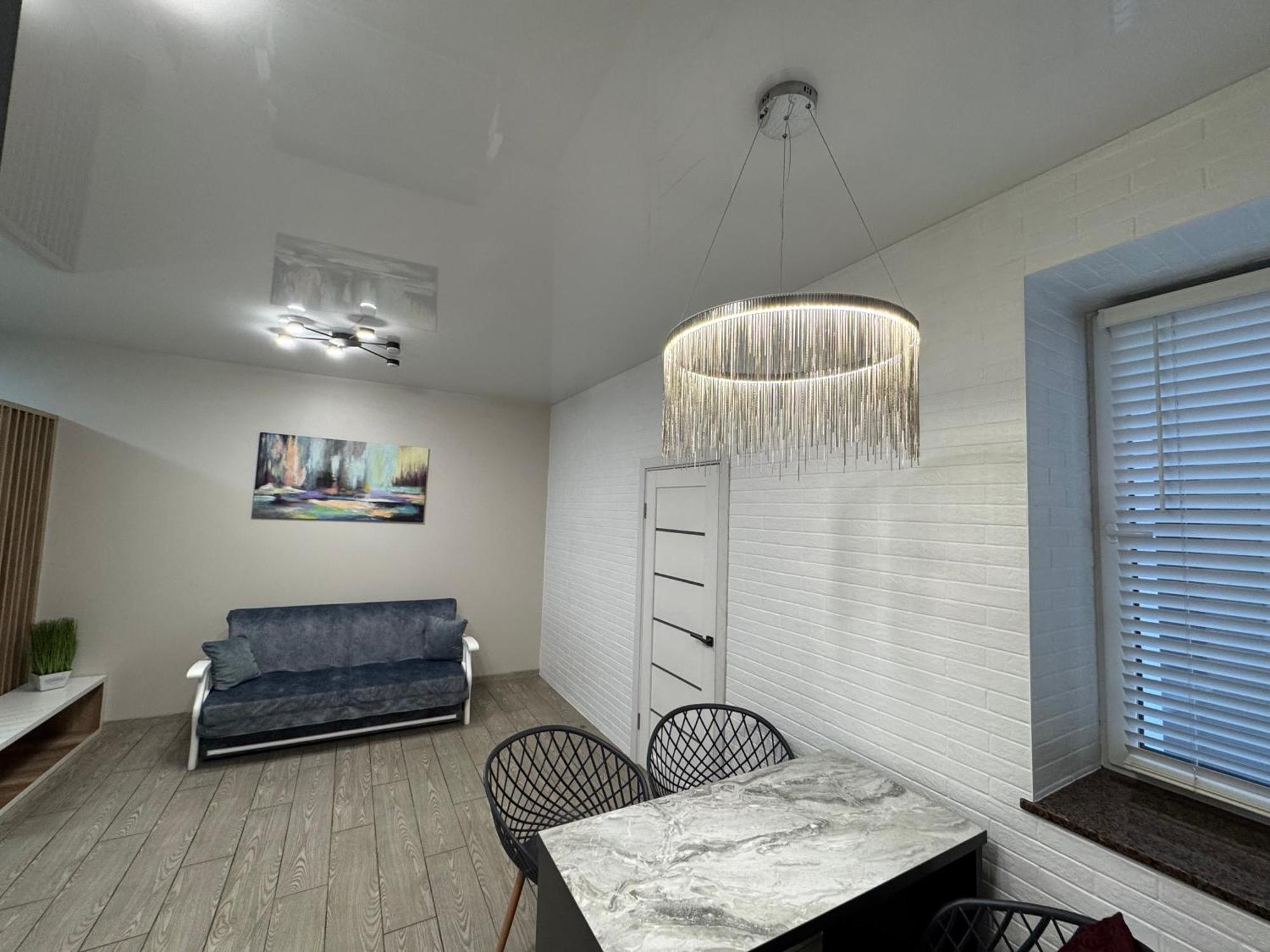 Vip Apartment У Центрі Міста, Новобуджк Театральний,Дуже Простора Rivne Ngoại thất bức ảnh