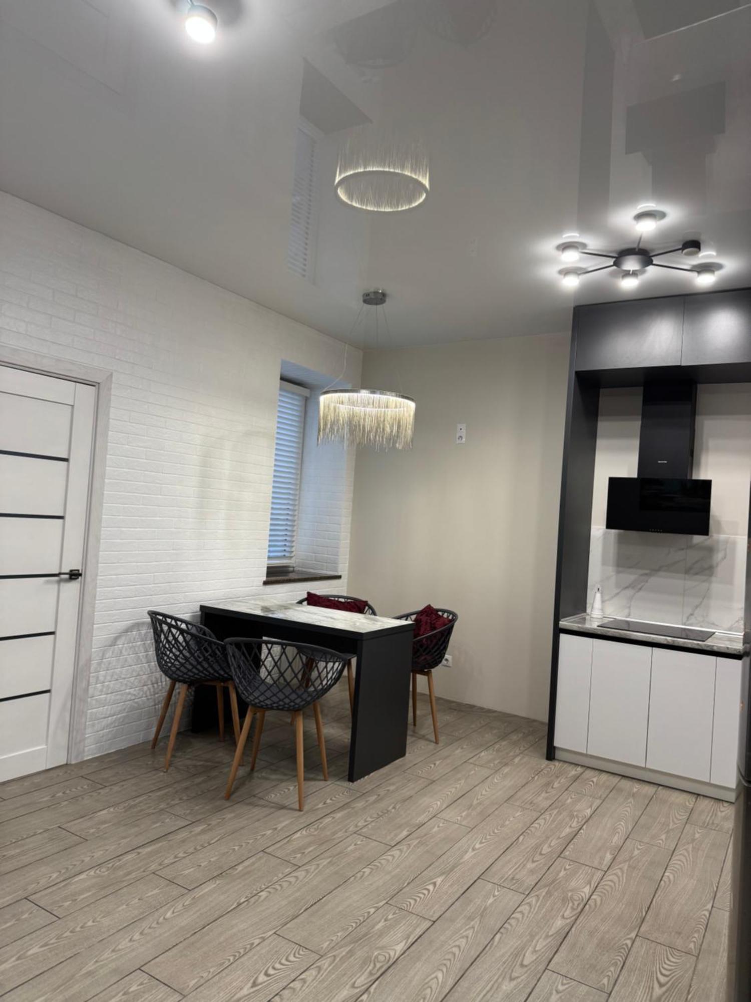 Vip Apartment У Центрі Міста, Новобуджк Театральний,Дуже Простора Rivne Ngoại thất bức ảnh