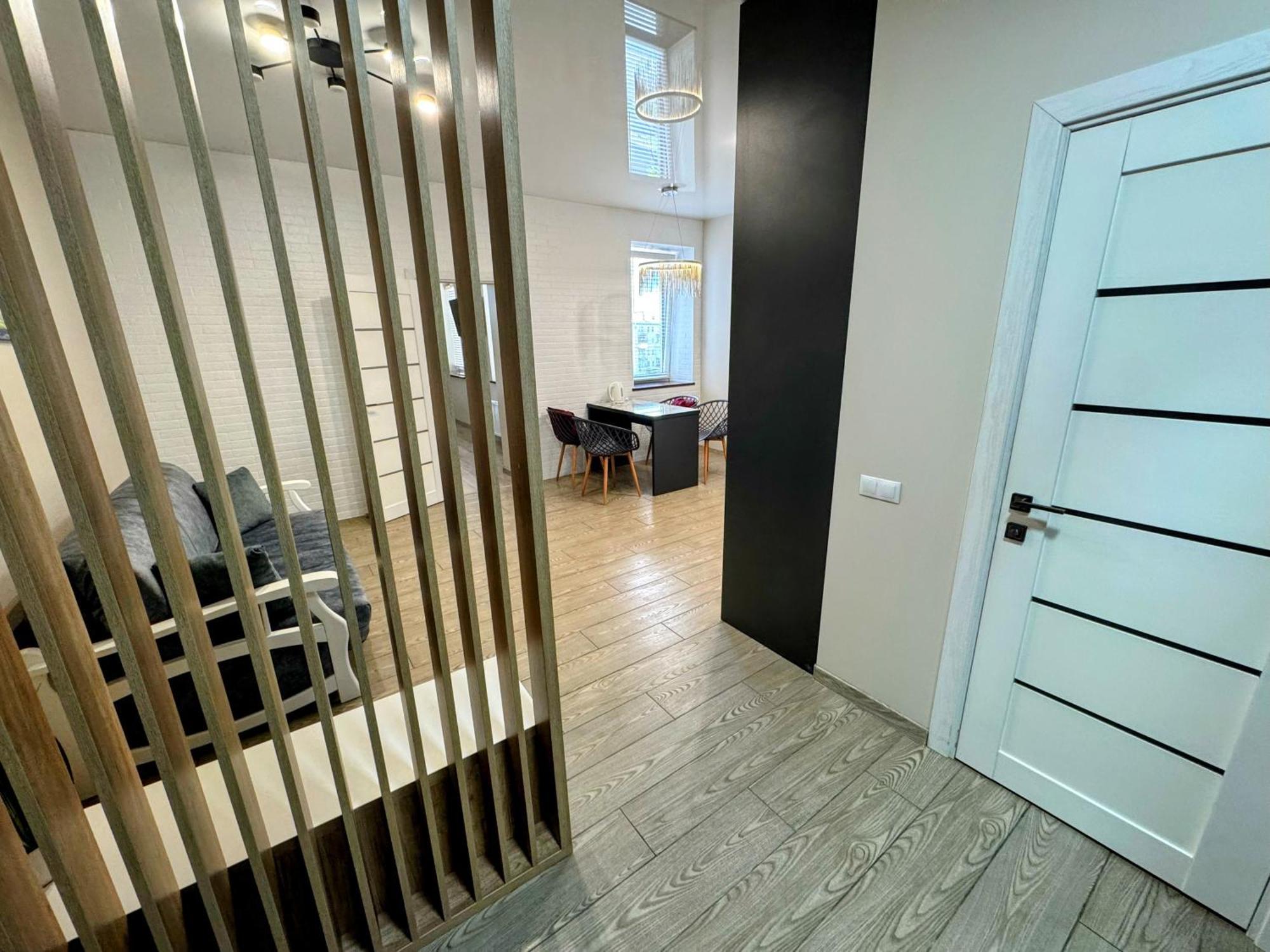 Vip Apartment У Центрі Міста, Новобуджк Театральний,Дуже Простора Rivne Ngoại thất bức ảnh