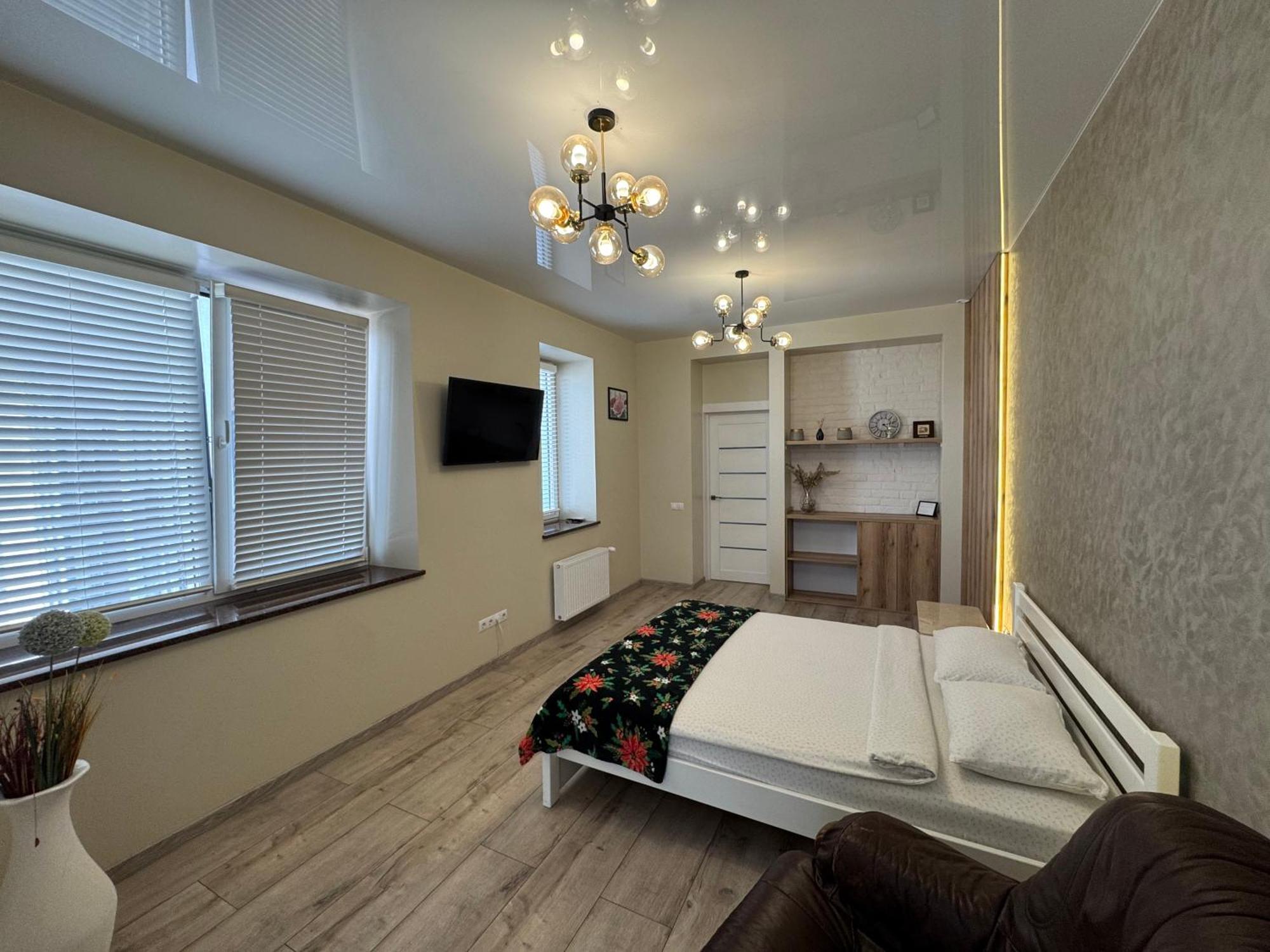 Vip Apartment У Центрі Міста, Новобуджк Театральний,Дуже Простора Rivne Ngoại thất bức ảnh