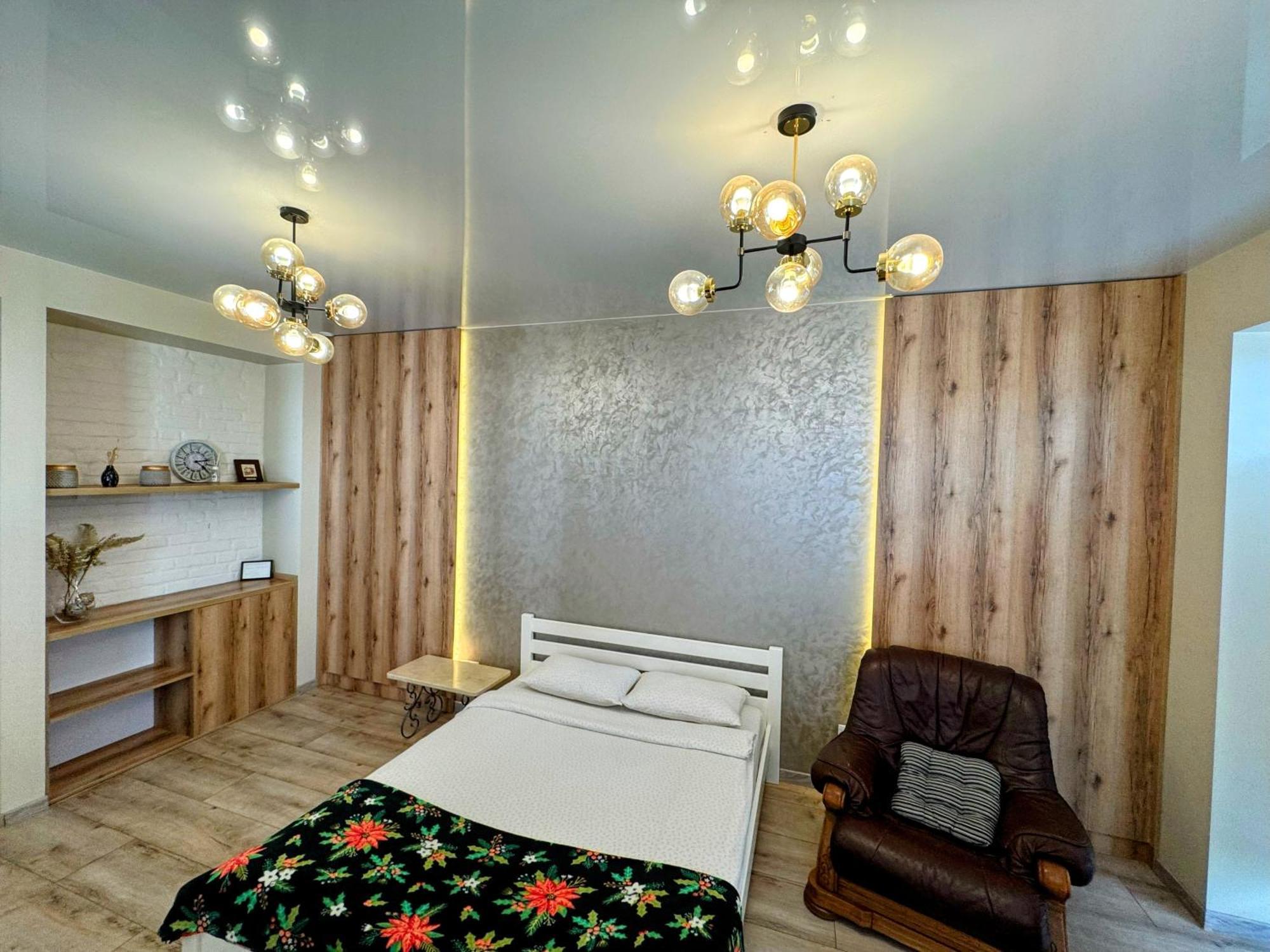 Vip Apartment У Центрі Міста, Новобуджк Театральний,Дуже Простора Rivne Ngoại thất bức ảnh