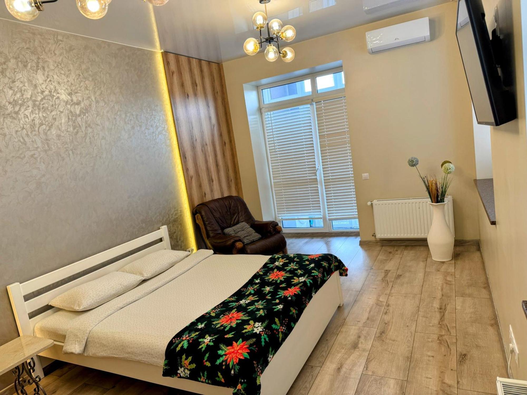 Vip Apartment У Центрі Міста, Новобуджк Театральний,Дуже Простора Rivne Ngoại thất bức ảnh